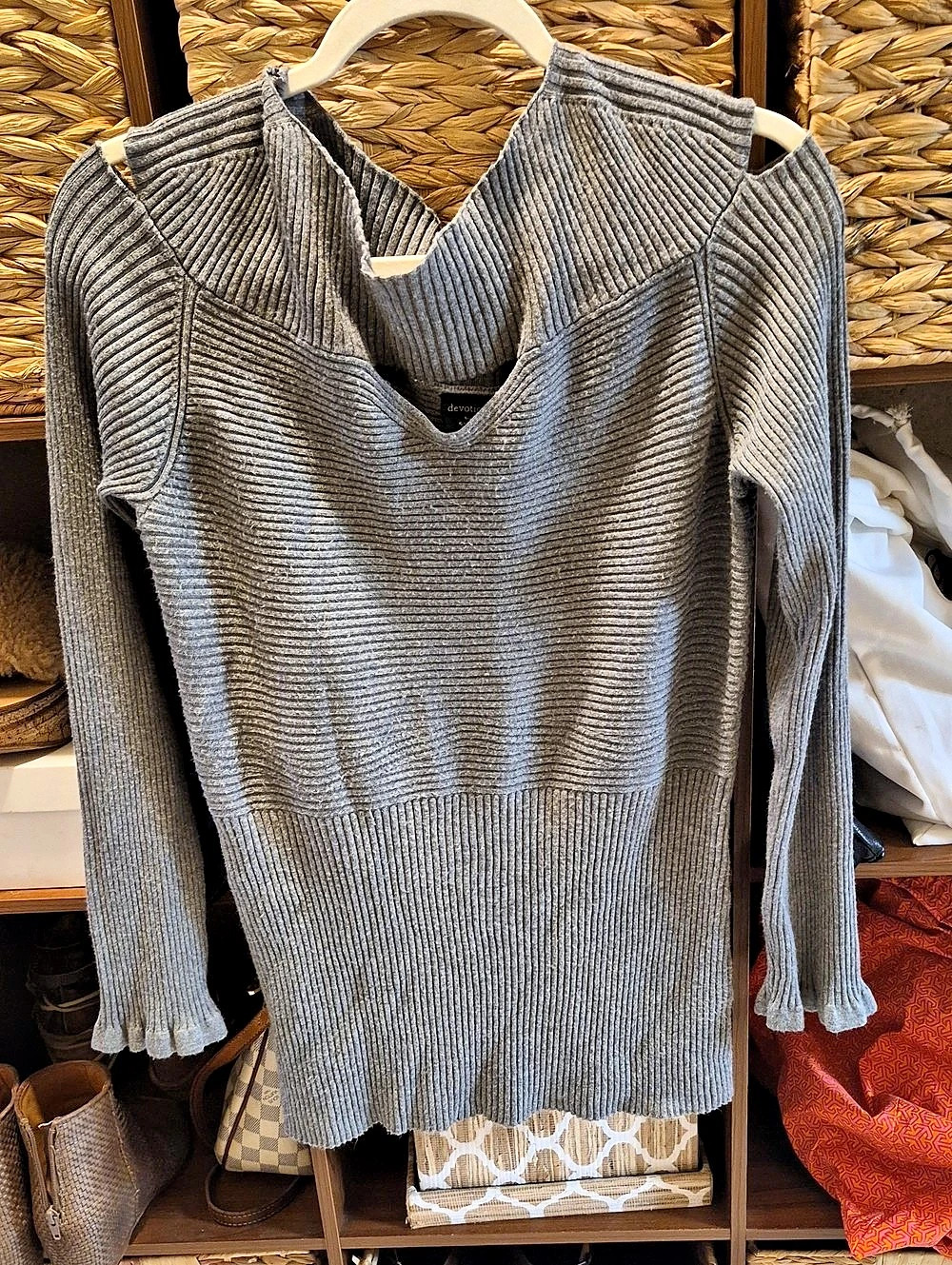 devotion by cyrus Gray Scoop Neck Sweater Like New